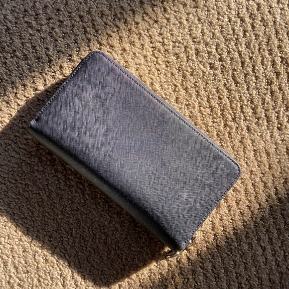 ✨ Michael Kors wallet ✨ - Picture 2 of 2